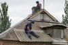 На Донеччині рівненські рятувальники працюють будівельниками 